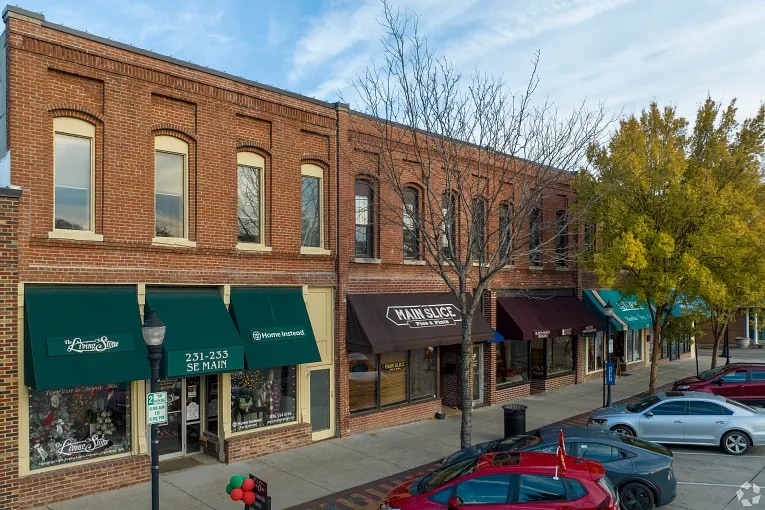 Brick buildings on Main Street in Lee's Summit, MO.