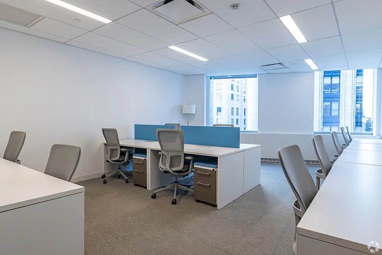 Desks and working space in a coworking office