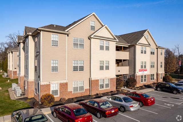 Madison & Brookside Court (309-Bed Student Housing Community)